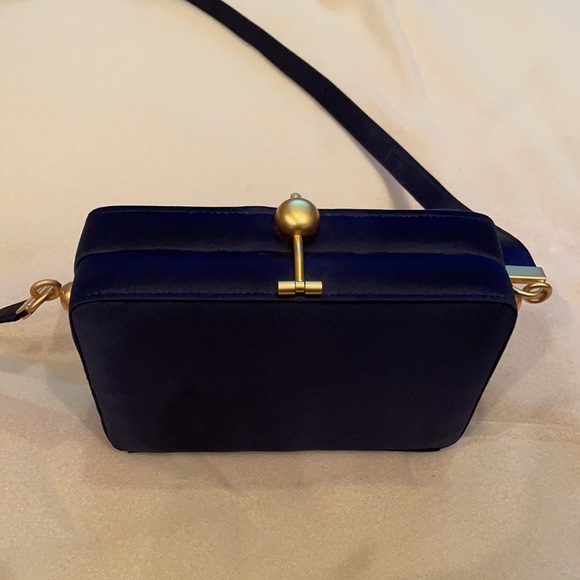 Lord & Taylor Cross Body bag - Picture 2 of 4